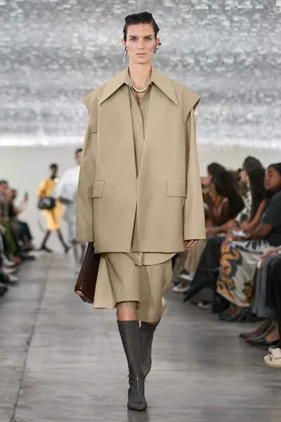 Look 15